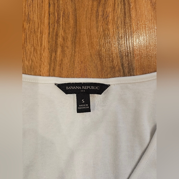Banana Republic White Long Sleeve V-Neck Cotton Top - Picture 2 of 8